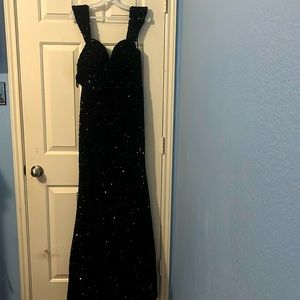 it a beautiful black dress worn 1 time